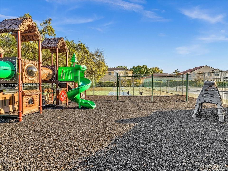 待售: $880,000 (3 贝兹, 2 浴室, 1648 平方英尺)