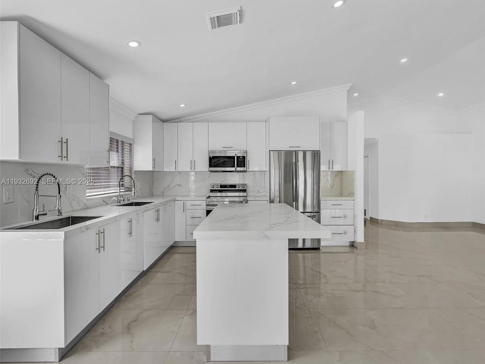 待售: $880,000 (3 贝兹, 2 浴室, 1648 平方英尺)