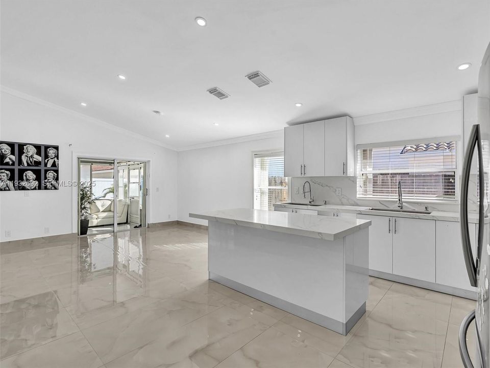 待售: $880,000 (3 贝兹, 2 浴室, 1648 平方英尺)