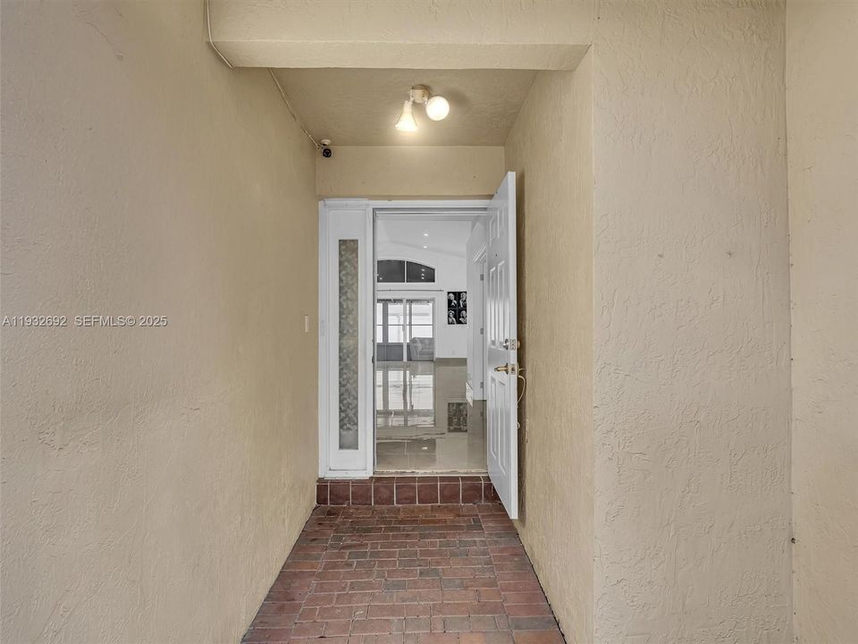 待售: $880,000 (3 贝兹, 2 浴室, 1648 平方英尺)