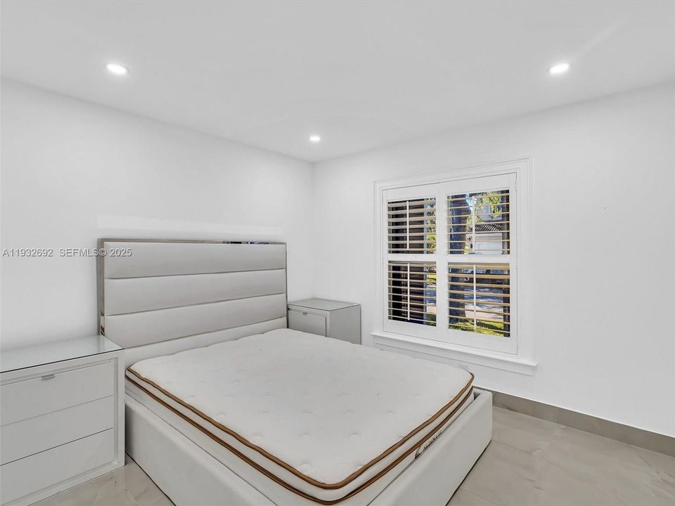 待售: $880,000 (3 贝兹, 2 浴室, 1648 平方英尺)