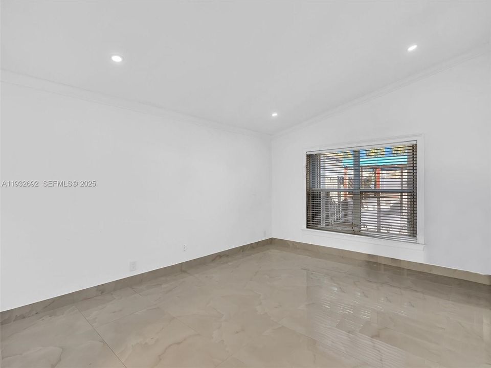 待售: $880,000 (3 贝兹, 2 浴室, 1648 平方英尺)