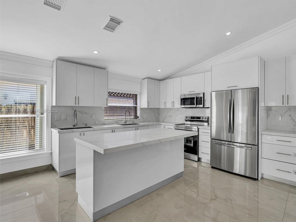 待售: $880,000 (3 贝兹, 2 浴室, 1648 平方英尺)