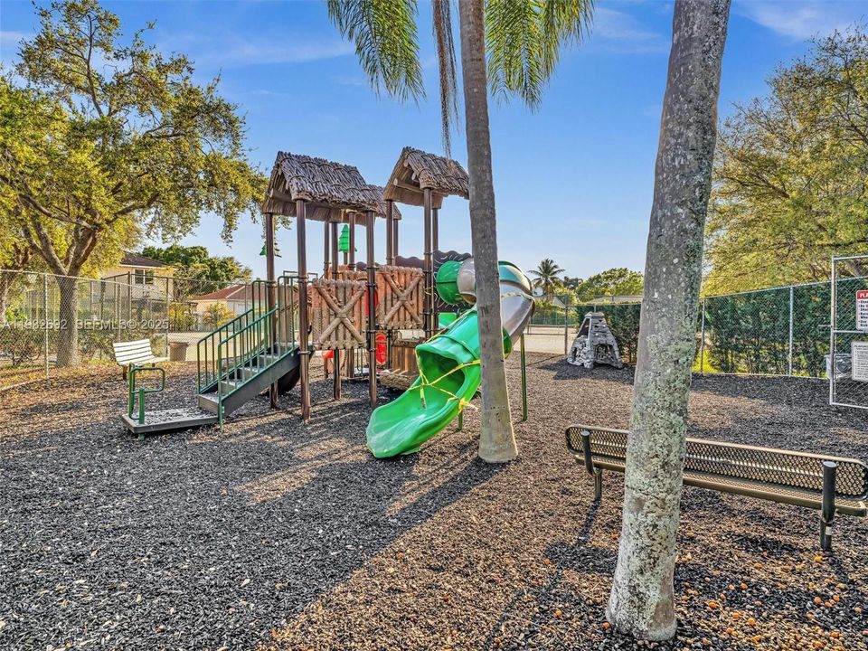 待售: $880,000 (3 贝兹, 2 浴室, 1648 平方英尺)