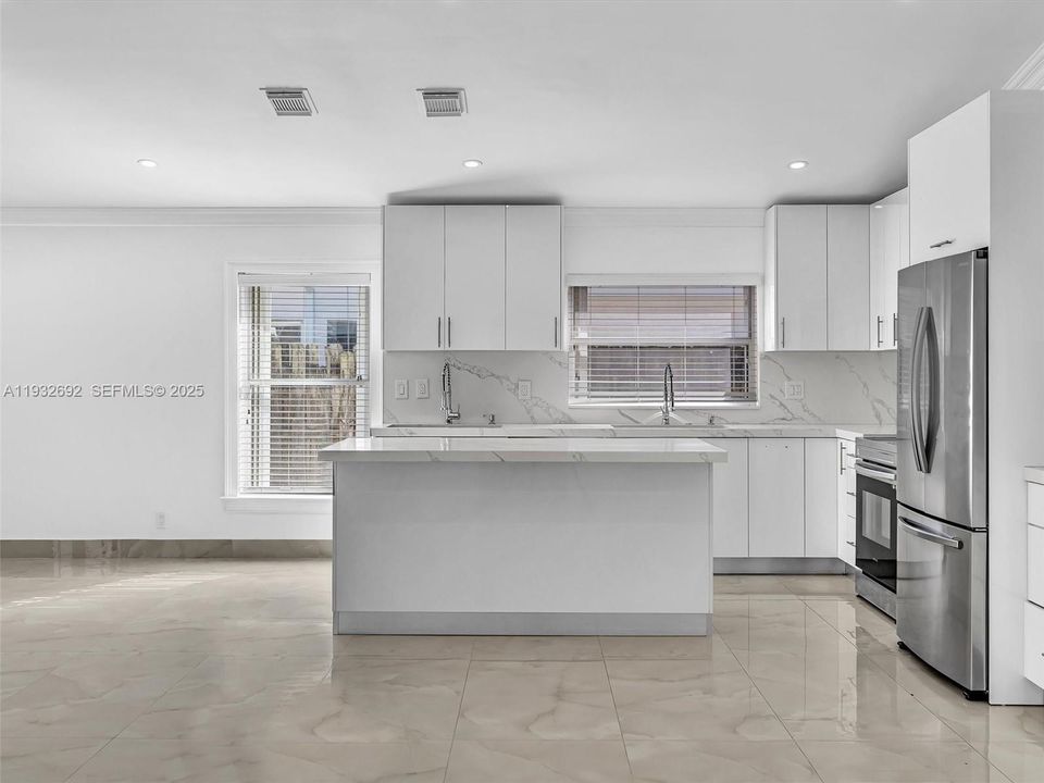 待售: $880,000 (3 贝兹, 2 浴室, 1648 平方英尺)