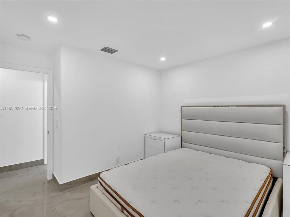 待售: $880,000 (3 贝兹, 2 浴室, 1648 平方英尺)