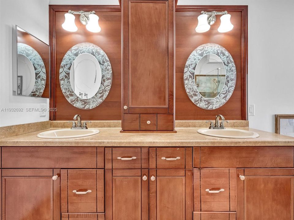 待售: $880,000 (3 贝兹, 2 浴室, 1648 平方英尺)