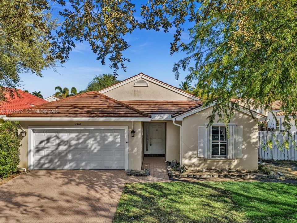 待售: $880,000 (3 贝兹, 2 浴室, 1648 平方英尺)