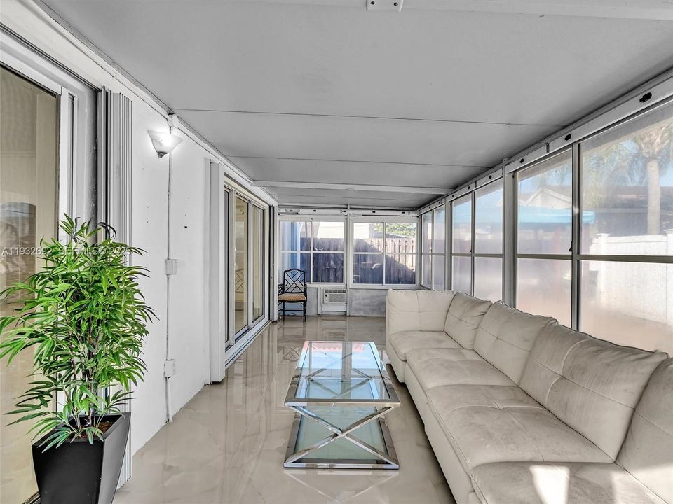 待售: $880,000 (3 贝兹, 2 浴室, 1648 平方英尺)