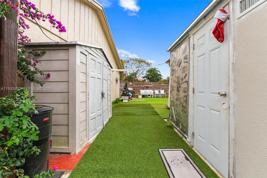 For Sale: $600,000 (3 beds, 3 baths, 1383 Square Feet)