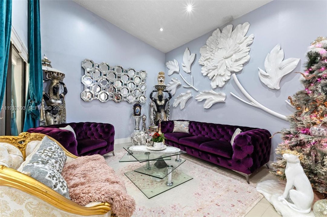 For Sale: $600,000 (3 beds, 3 baths, 1383 Square Feet)