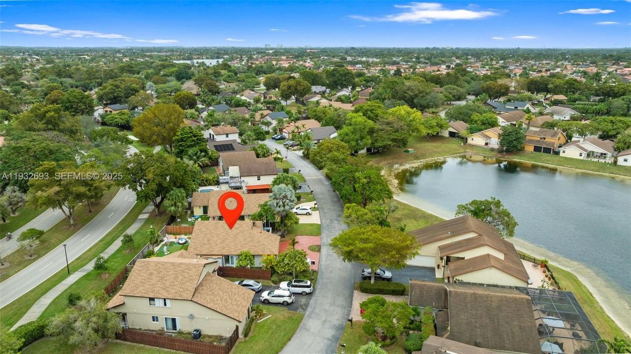 For Sale: $600,000 (3 beds, 3 baths, 1383 Square Feet)