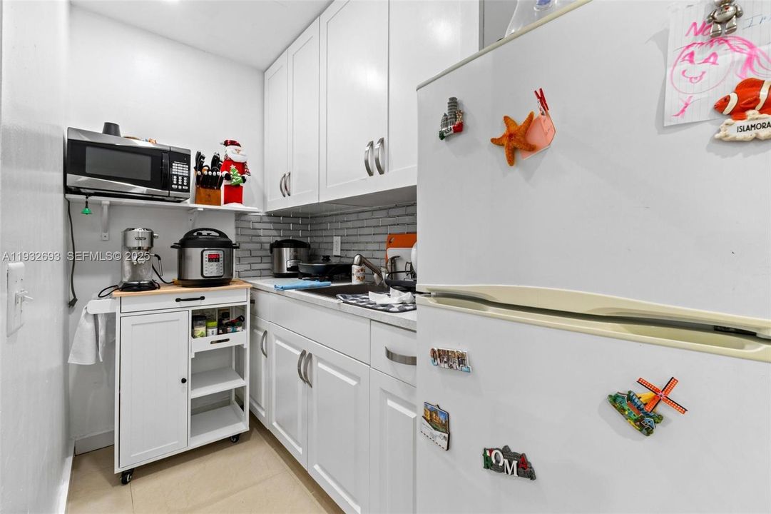 For Sale: $600,000 (3 beds, 3 baths, 1383 Square Feet)