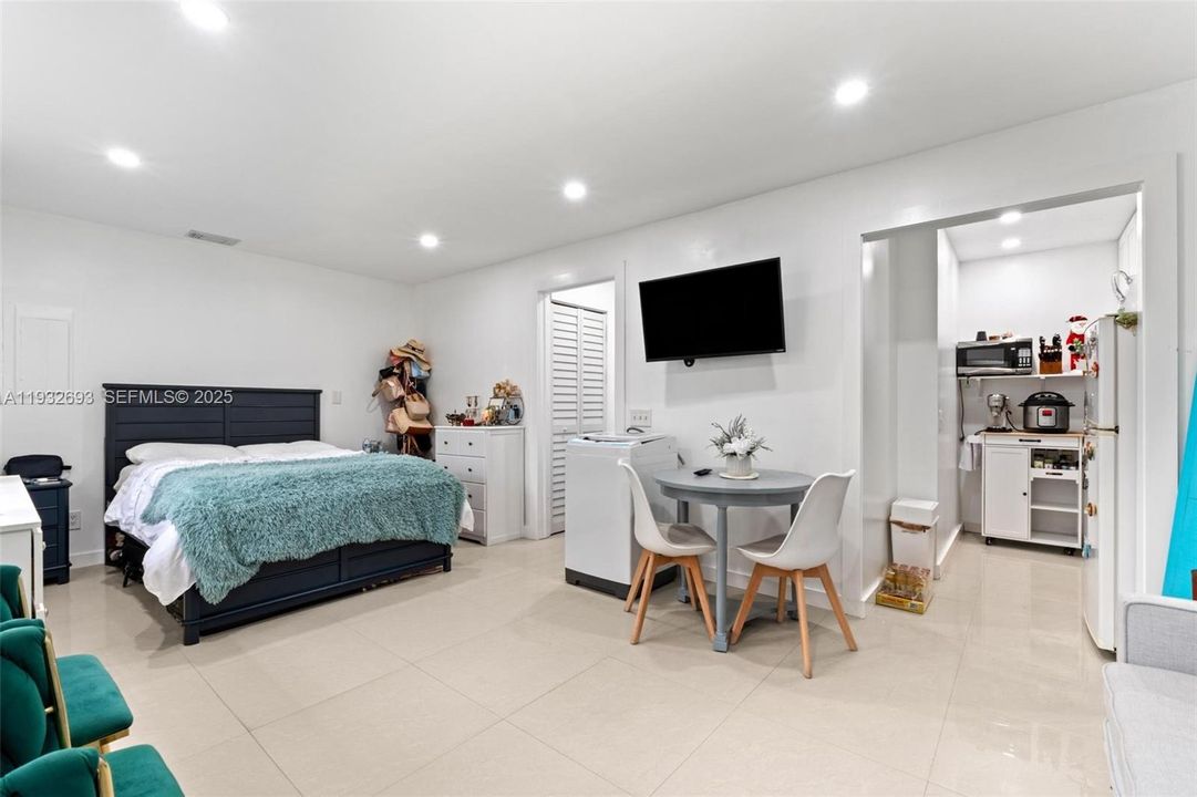 For Sale: $600,000 (3 beds, 3 baths, 1383 Square Feet)