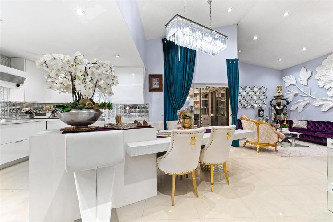 For Sale: $600,000 (3 beds, 3 baths, 1383 Square Feet)