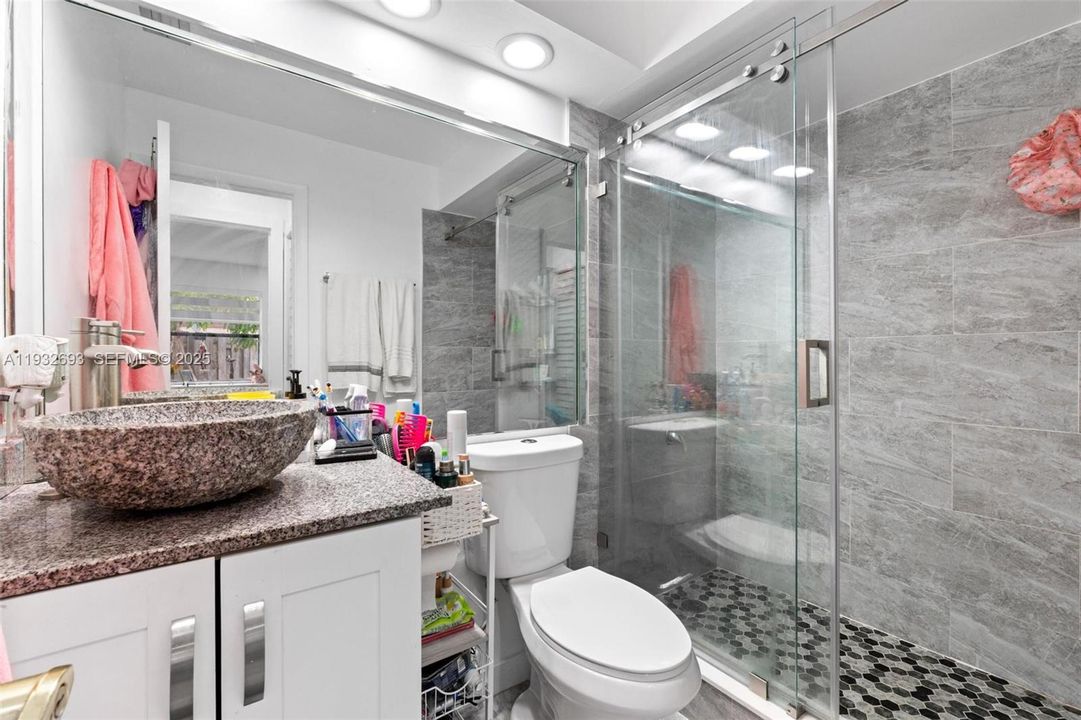 For Sale: $600,000 (3 beds, 3 baths, 1383 Square Feet)