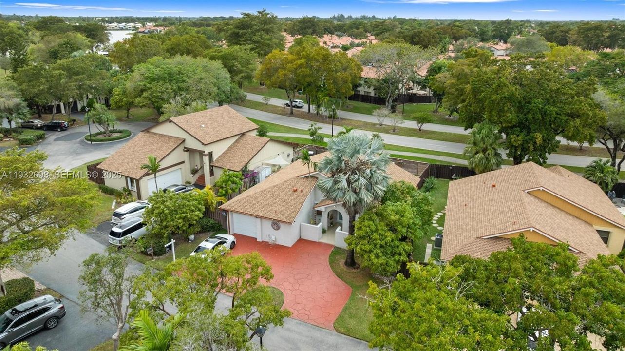 For Sale: $600,000 (3 beds, 3 baths, 1383 Square Feet)