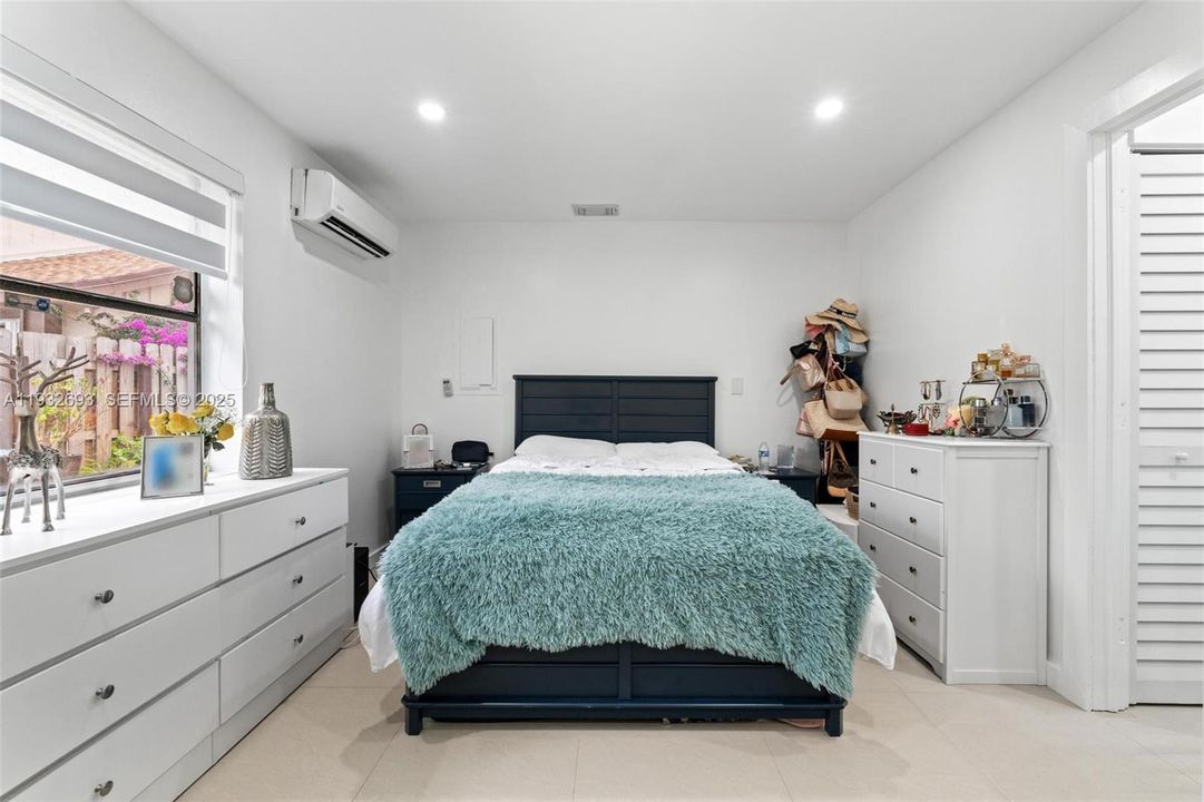 For Sale: $600,000 (3 beds, 3 baths, 1383 Square Feet)