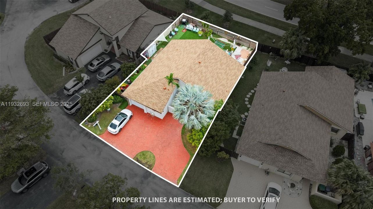 For Sale: $600,000 (3 beds, 3 baths, 1383 Square Feet)