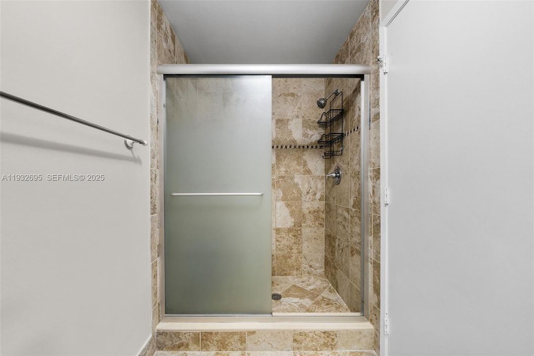 For Sale: $259,900 (2 beds, 2 baths, 1183 Square Feet)