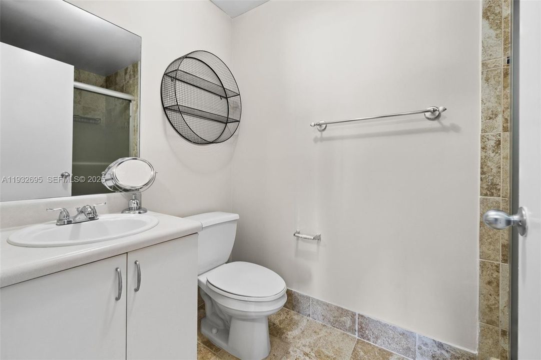 For Sale: $259,900 (2 beds, 2 baths, 1183 Square Feet)