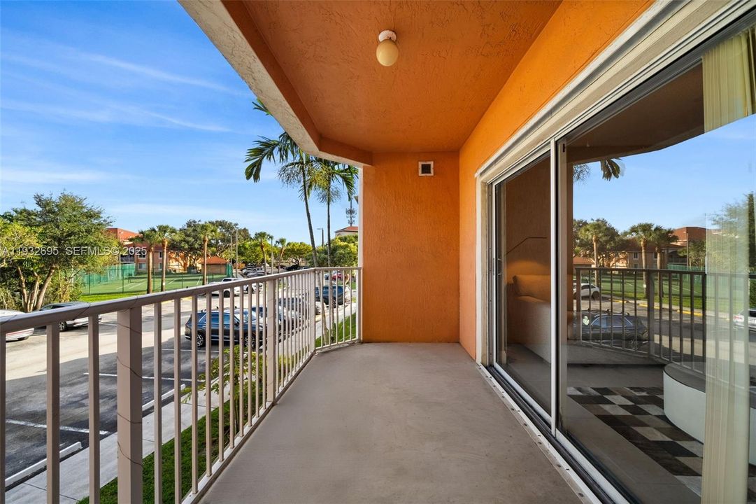 For Sale: $259,900 (2 beds, 2 baths, 1183 Square Feet)