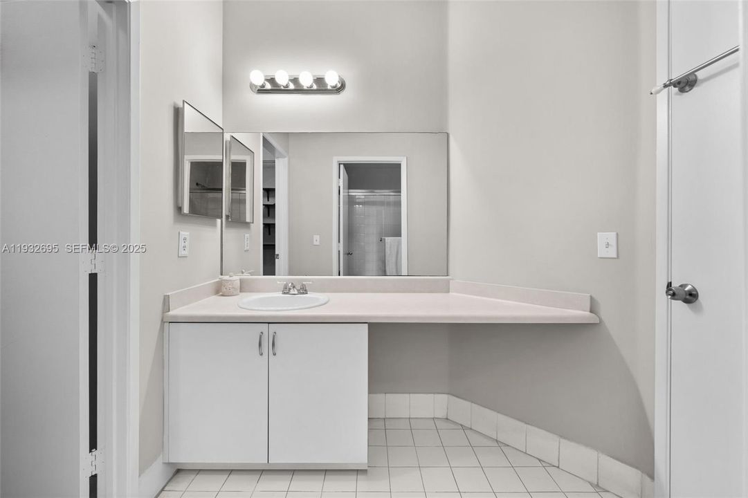 For Sale: $259,900 (2 beds, 2 baths, 1183 Square Feet)