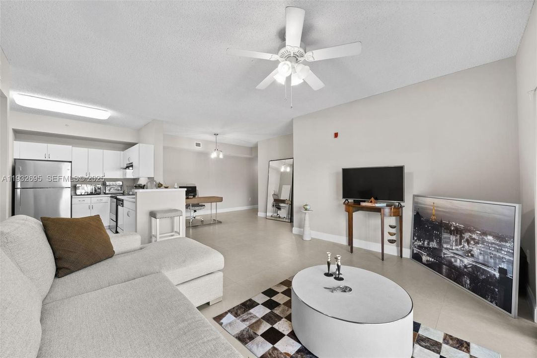 For Sale: $259,900 (2 beds, 2 baths, 1183 Square Feet)