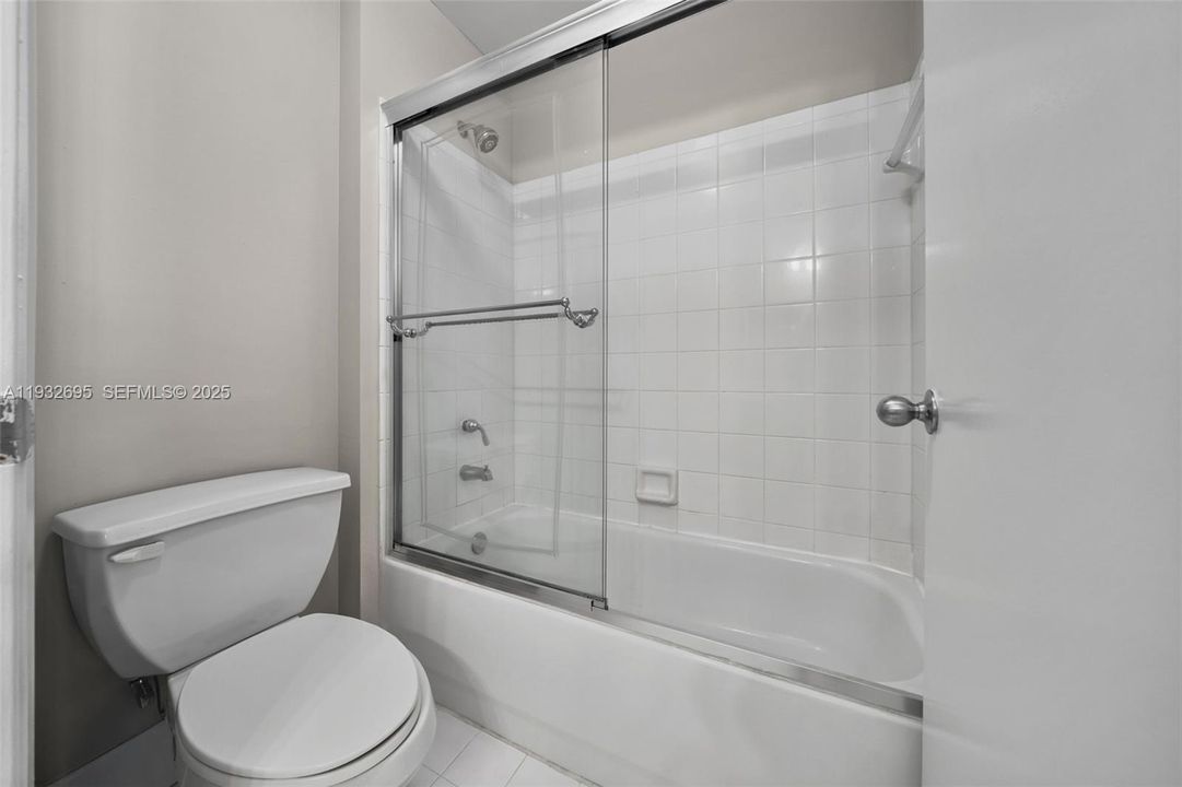 For Sale: $259,900 (2 beds, 2 baths, 1183 Square Feet)