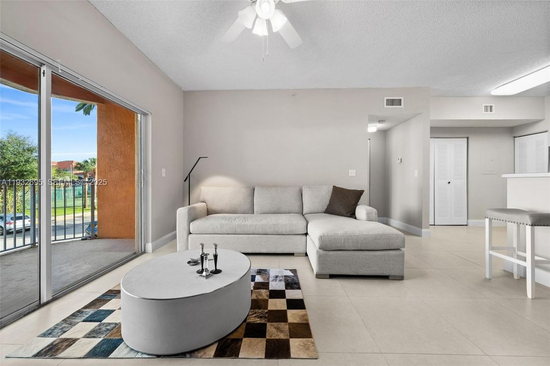 For Sale: $259,900 (2 beds, 2 baths, 1183 Square Feet)