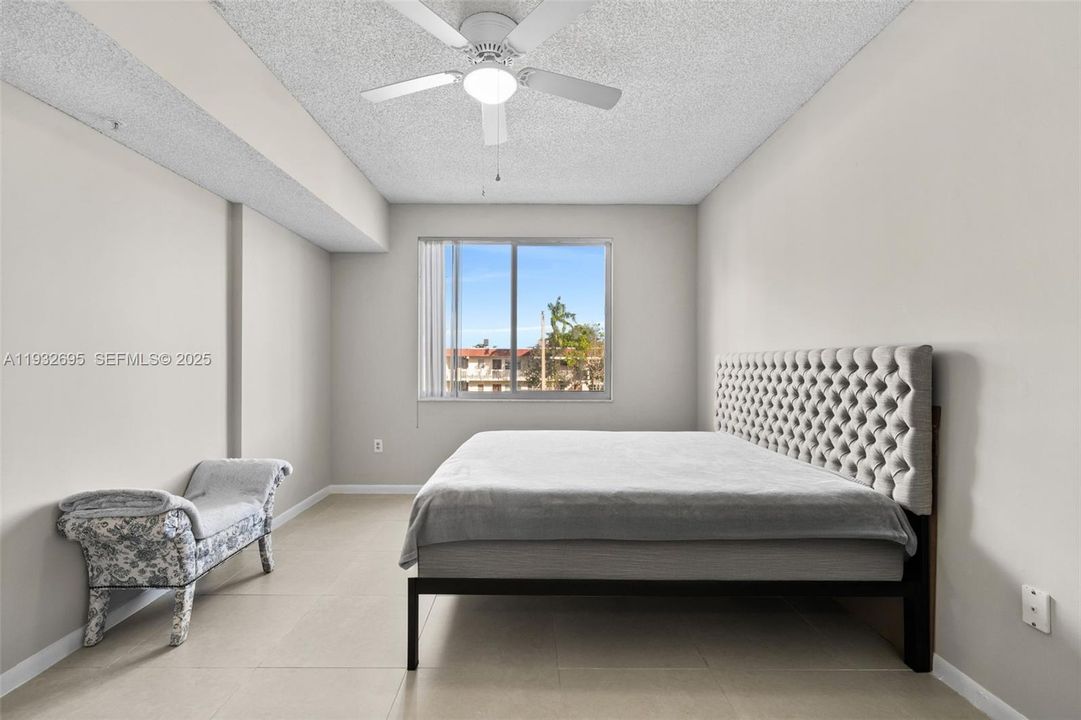 For Sale: $259,900 (2 beds, 2 baths, 1183 Square Feet)