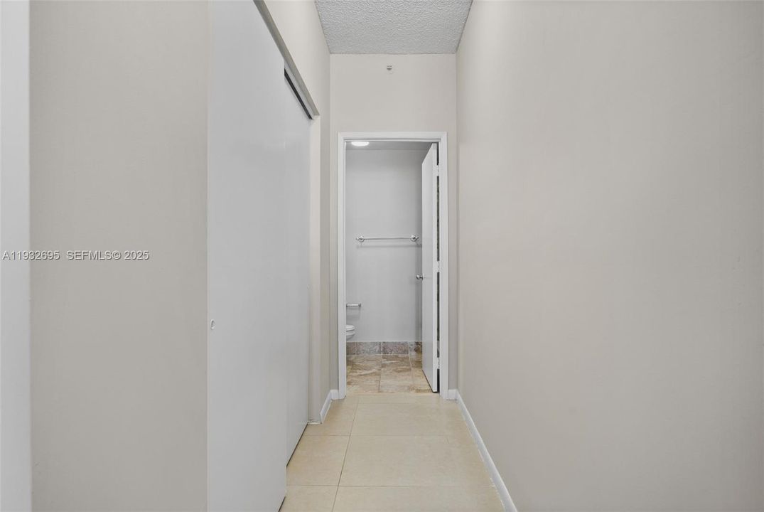 For Sale: $259,900 (2 beds, 2 baths, 1183 Square Feet)