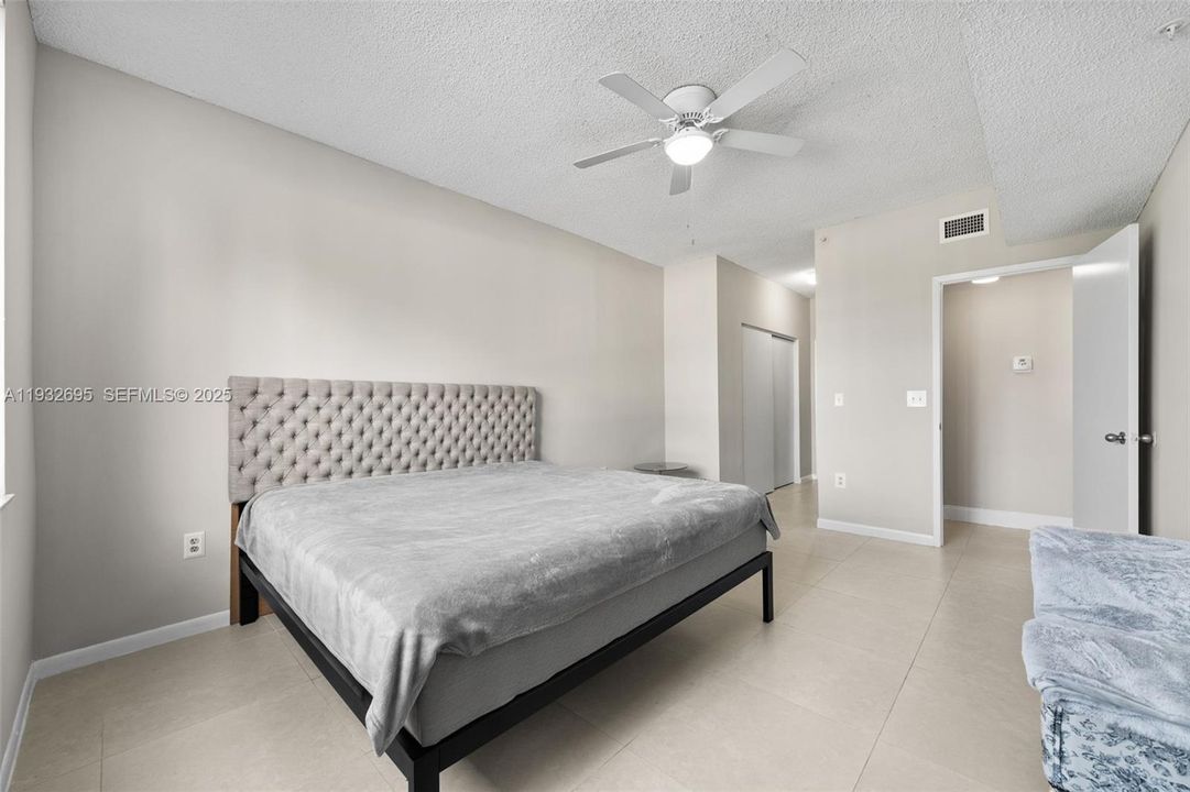 For Sale: $259,900 (2 beds, 2 baths, 1183 Square Feet)