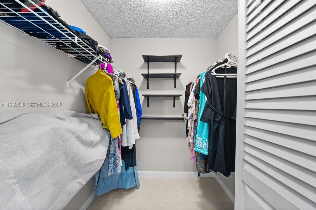 For Sale: $259,900 (2 beds, 2 baths, 1183 Square Feet)