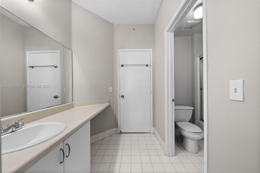 For Sale: $259,900 (2 beds, 2 baths, 1183 Square Feet)