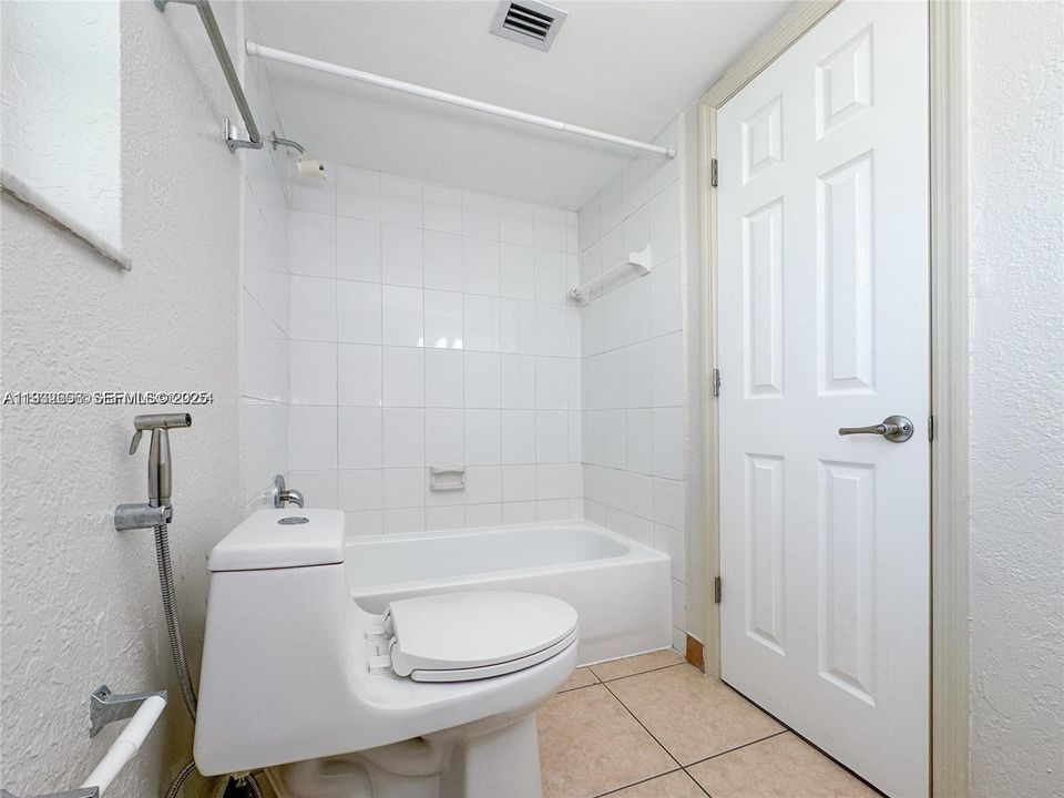 В аренду: $2,400 (2 спален, 2 ванн, 993 Квадратных фут)