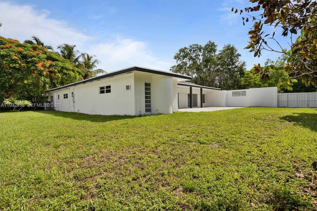 En Renta: $5,400 (5 camas, 3 baños, 3400 Pies cuadrados)