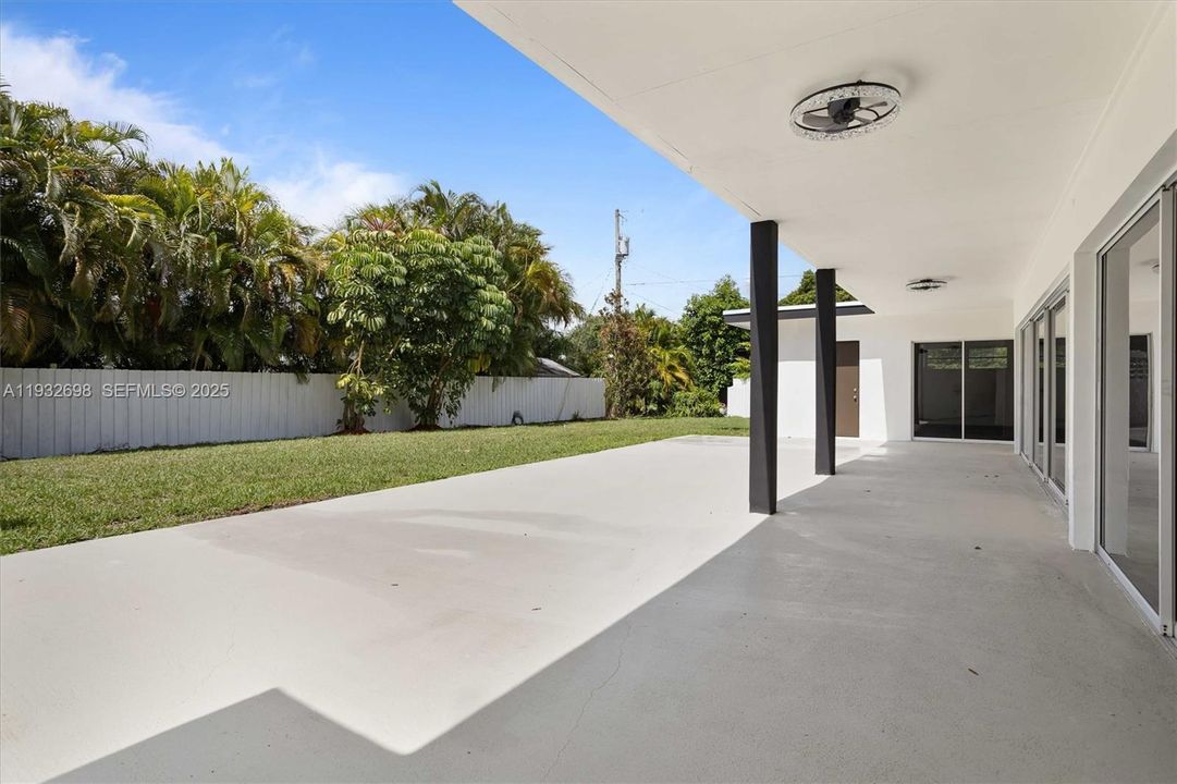 En Renta: $5,400 (5 camas, 3 baños, 3400 Pies cuadrados)