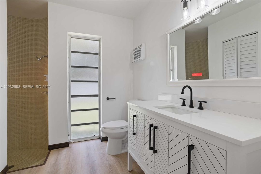 En Renta: $5,400 (5 camas, 3 baños, 3400 Pies cuadrados)