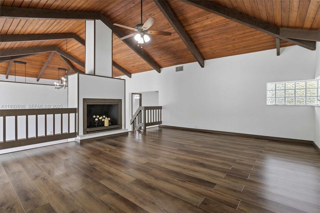 En Renta: $5,400 (5 camas, 3 baños, 3400 Pies cuadrados)