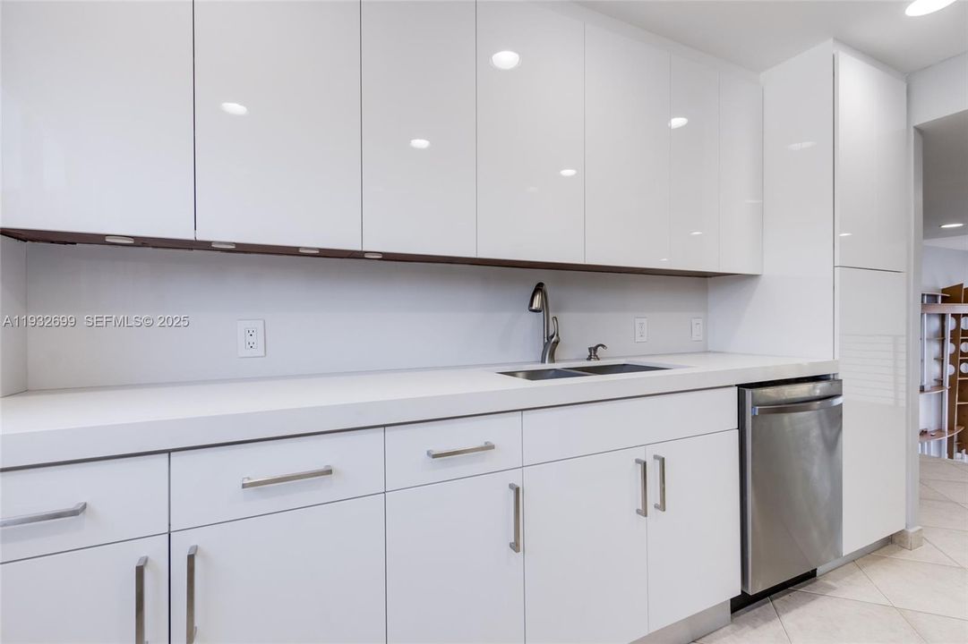 For Rent: $6,000 (2 beds, 2 baths, 1898 Square Feet)