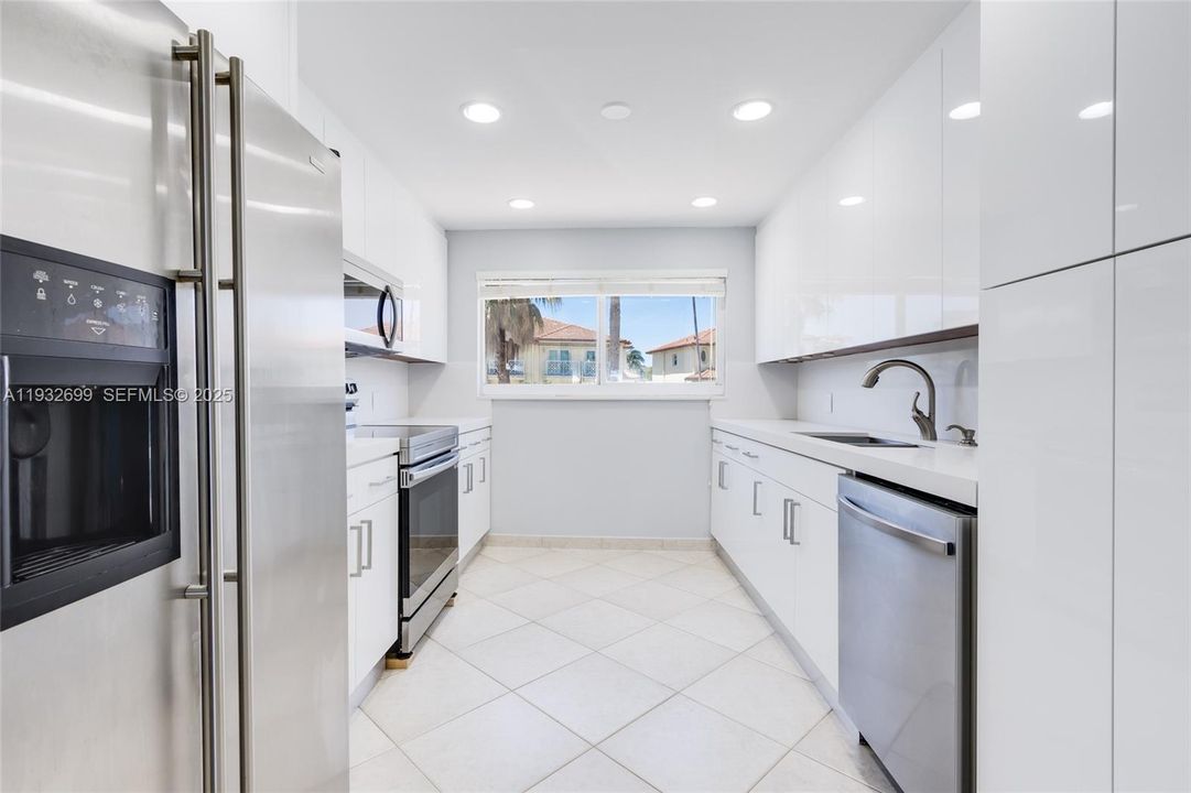 For Rent: $6,000 (2 beds, 2 baths, 1898 Square Feet)