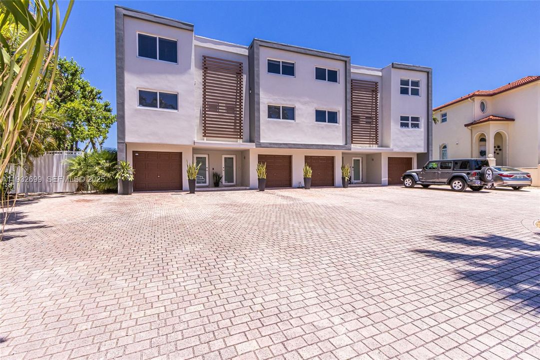 For Rent: $6,000 (2 beds, 2 baths, 1898 Square Feet)