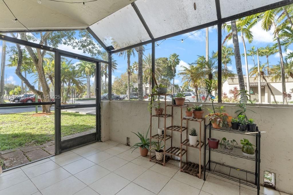 На продажу: $385,000 (3 спален, 2 ванн, 1269 Квадратных фут)