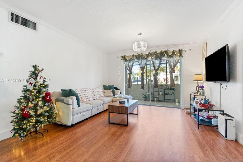 На продажу: $385,000 (3 спален, 2 ванн, 1269 Квадратных фут)