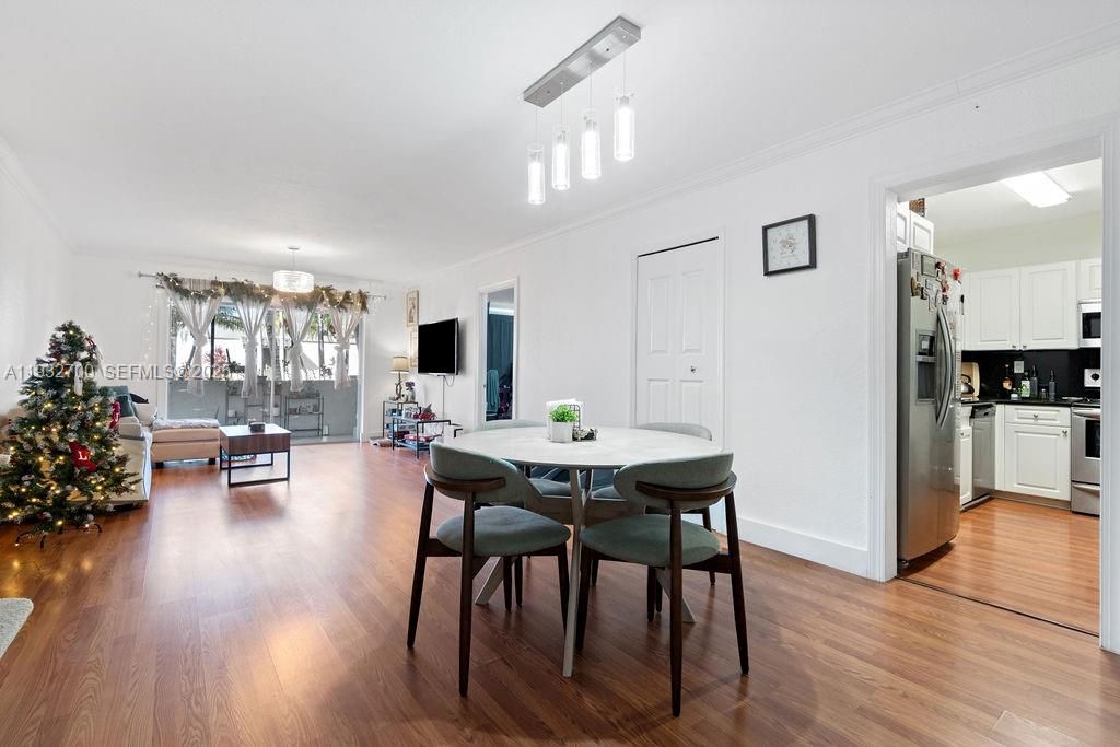 На продажу: $385,000 (3 спален, 2 ванн, 1269 Квадратных фут)