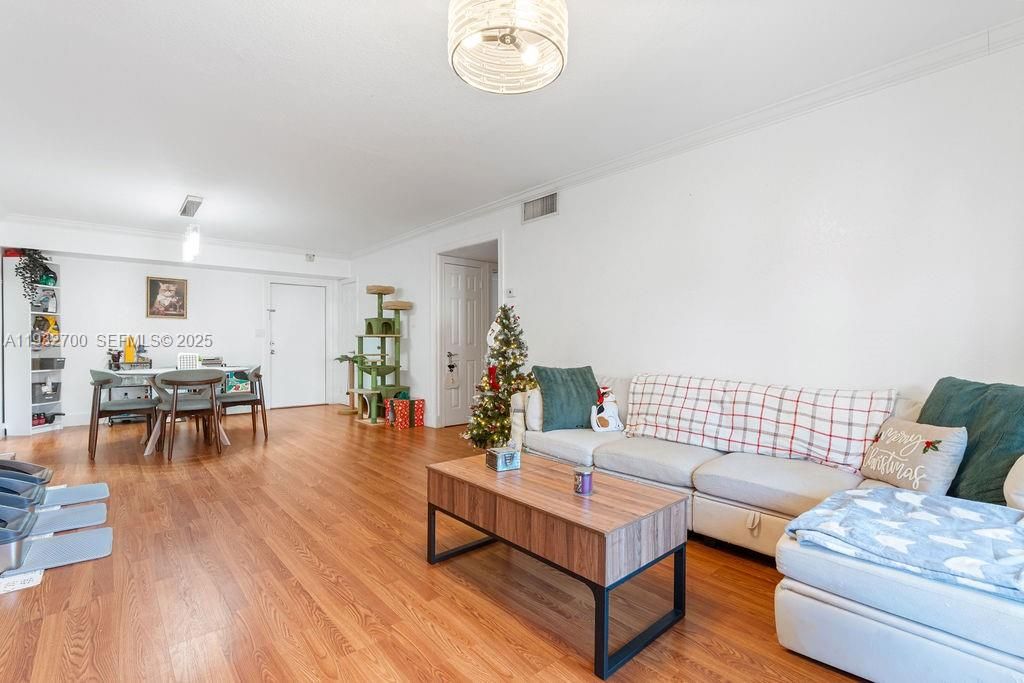 На продажу: $385,000 (3 спален, 2 ванн, 1269 Квадратных фут)