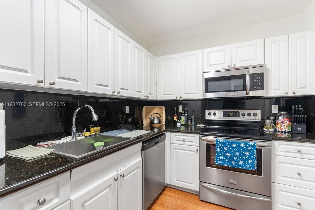 На продажу: $385,000 (3 спален, 2 ванн, 1269 Квадратных фут)