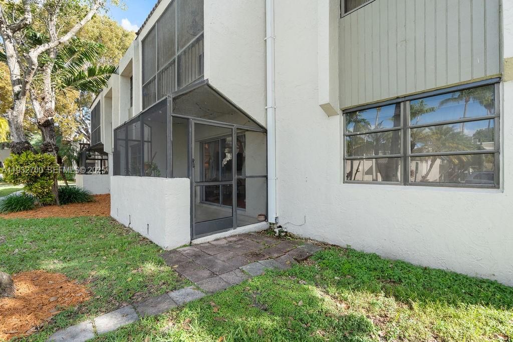 На продажу: $385,000 (3 спален, 2 ванн, 1269 Квадратных фут)