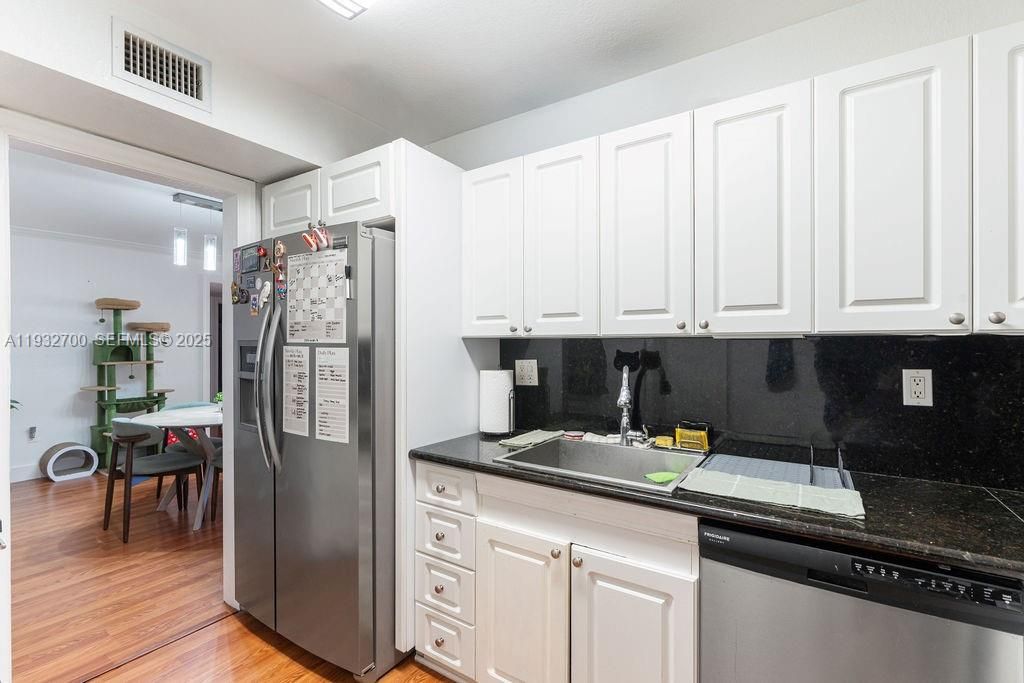 На продажу: $385,000 (3 спален, 2 ванн, 1269 Квадратных фут)